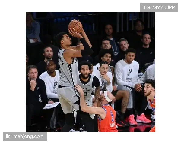 文班亚马场均25+10对雷霆，新老门面更迭加速